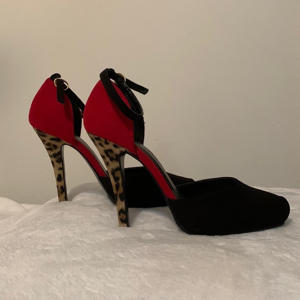 NWOT CALL IT SPRING ankle-strap heels, size 6.5. Suede w/leopard heel.